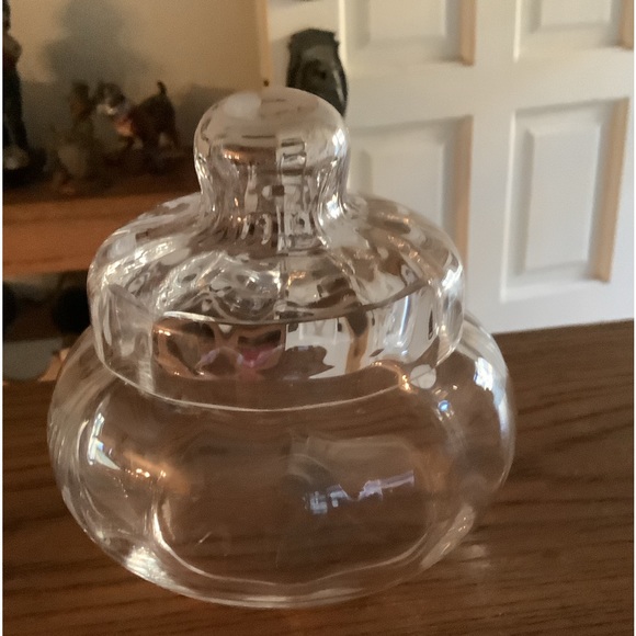 WEDGEWOOD CRYSTAL SMALL CANDY DISH WITH LID PRISTINE CONDITION THIN CRYSTAL - Picture 5 of 9